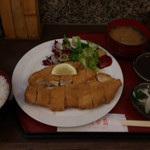 鳥やき川中島 - 「チキンかつ定食」！
            ご飯、漬物、味噌汁付き。
            こだわりの食材、全て美味です。