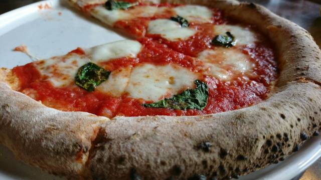 ZIO （チオ） - 六条/ピザ | 食べログ