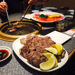 鶴松焼肉店 - 