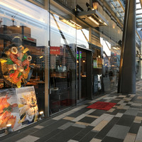 ウォルプタス 東京駅グランルーフ店 - 二階にあります