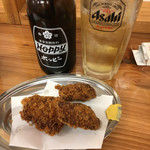 大衆元気酒場 もつ焼き エビちゃん - ホッピーセット（500円）、お通しレバフライ