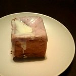 菓子工房パティスリーショパン - イチゴ＆ホイップクリーム入りのデニッシュ