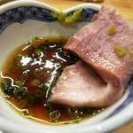 すし栄 - 鯨 さえずり　柚子こしょうをつけて食べます