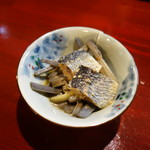 Tarou Shokudou - お通しは身欠け鰊とウドの煮物