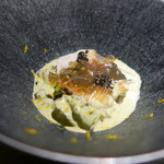 エクアトゥール - 黒鮑に鮑のキモソースとコンソメとしじみのジュレ