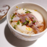 エクアトゥール - ホタルイカのカッペリーニ、コンソメオニオンと大和芋