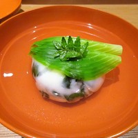 日本料理 晴山 - 椀物 わかめのしんじょうの吸い物