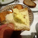 シェ シロ - ボルディエのバターをたっぷりのせたバゲット