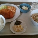 こだま食堂 - とんかつ定食(うどん付) 600円