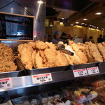 つるまる饂飩 - 店内は奥に長く続いてます