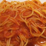 La voglia matta - ニンニクと赤唐辛子のトマトソースのスパゲティ。
            美味し。