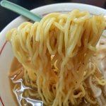 風来軒 - かんすい率高めの古麺