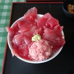 まぐろレストラン - マグロ豪快丼