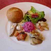 Russian Restaurant ROGOVSKI 銀座 - 前菜とサラダの盛り合わせ