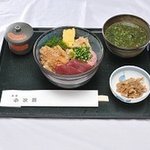 Uoya Kojirou - 煮穴子、ねぎとろ、鉄火を一つの丼に盛り込みました。