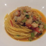 ローザネーラ - 富山直送鮮魚と小蕪のオイルソース　サフランを打ち込んだタリオリーニ