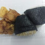 おむすび屋　こめり - 450円のセット おむすび2個と唐揚げ2個と玉子焼き