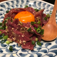 焼肉家 KAZU 神楽坂 - はつユッケ