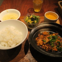 中華旬彩 森本 - 麻婆豆腐セット　980円(税込)