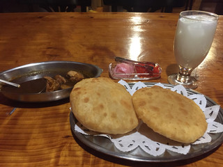 Ganjisu - チキンカレー辛口とパドゥラ、ラッシー