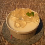 草津 片岡鶴太郎美術館 カフェコーナー - 甘酒プリン（生姜ジュレのせ）