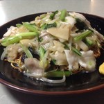 チャイナレストラン 横浜 - 五目ヤキソバ 750円 大盛100円増し