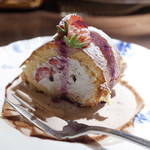 欧風バル・マザン - ランチデザートのロールケーキ