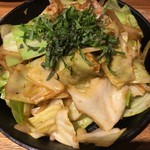 ホウテン食堂 奉天本家 - せせりとキャベツの鉄板焼き