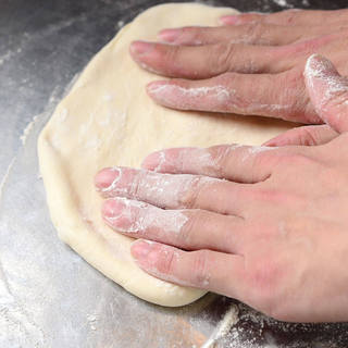 自家製！もちもち食感のローマ風ピザがおススメです