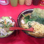 家系総本山 ラーメン 吉村家 - 中盛と野菜畑 Mar/2017