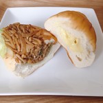 ベーカリーはやさか - 焼きそばパン・カスタードコロネ 断面