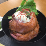 Yonezawa kohakudou yamagataken kankoubussan kaikan - 2017年3月。同僚の豪州産牛ローストビーフ丼980円。