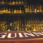 ＢＡＲ ＳＡＩＮＴ - 豊富なボトルの棚