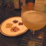 ＢＡＲ ＳＡＩＮＴ - カクテル「セイント」とスナック盛り合わせ