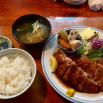 Utsumiya - トンカツ定食