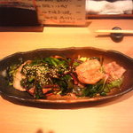 Gomi - 岩中豚と有機ホウレン草の根菜ごまサラダ