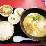 九州ラーメン博多っ子 - ラーメン定食￥９００