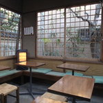 あぶり餅 本家 根元 かざりや - 先の入口から入って左側にある部屋