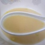 一休軒 - 混ぜた後のスープ 白い色がブラウンに変わる（＾＾；