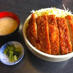 明治亭 - 味噌汁+漬物 付き