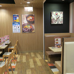 ガスト - 右奥テーブルへ・・