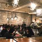 マグロマート - 23時23分でこの混み方。