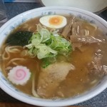 中華屋 光 - ラーメン 750円 上にもりそば空き容器。笑 