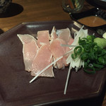 YASAKA - 鳥わさ。少し食べたのではなく盛り付けが寄ってた。