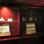 よし寿司 - 通路に飾っています