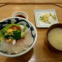 京都石塀小路豆ちゃ 有楽町 - 桜鯛の春色丼