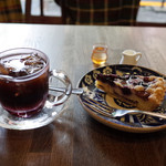すみだ珈琲 - アイスコーヒー(480円)とさくらんぼとブルーベリーのタルト(420円)