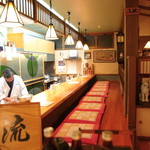 Shikino Aji Chinri Yuutei - カウンターでは揚げたての天婦羅が通です