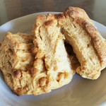 酵母と菓子やコハク - スコーン(塩キャラメル)