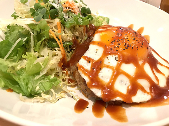 Lapine Diner & Cafe Hon Ten